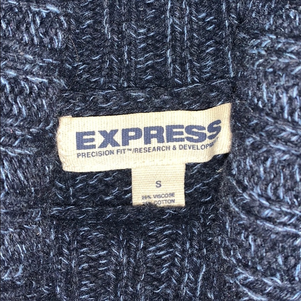 Turtle Neck - Picture 2 of 2